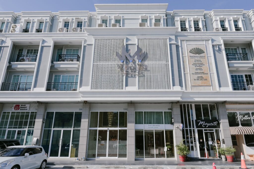 ด้านหน้า Vivavel Clinic สาขาอุดมสุข
